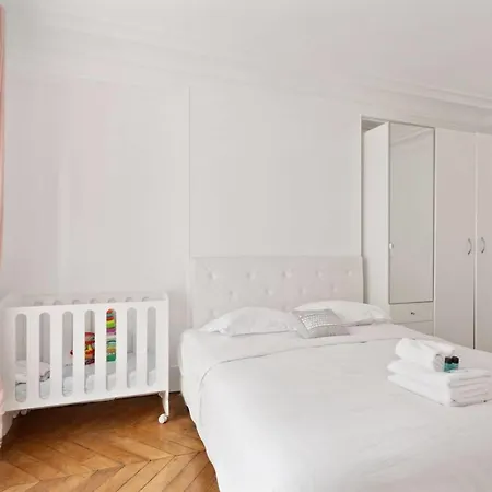 Appartamento Bright & Spacious 3 Bedroom Flat For 6 In By Guestready Parigi